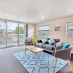 Sunny Side Getaway With Parking And Aircon